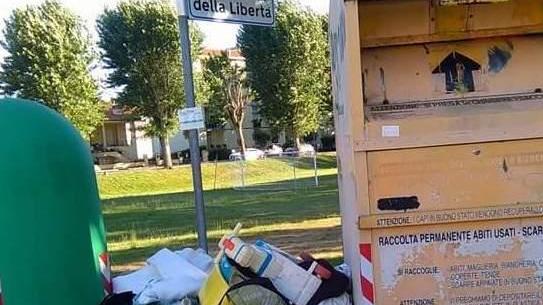 Nuovo assalto al contenitore degli abiti usati