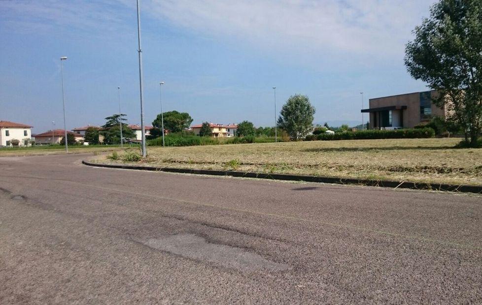 Via il canneto all’incrocio pericoloso 