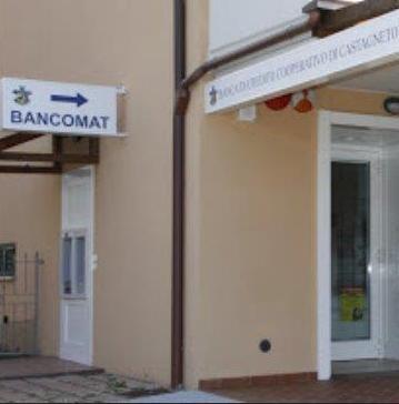 Rapina la banca e minaccia il dipendente col taglierino 