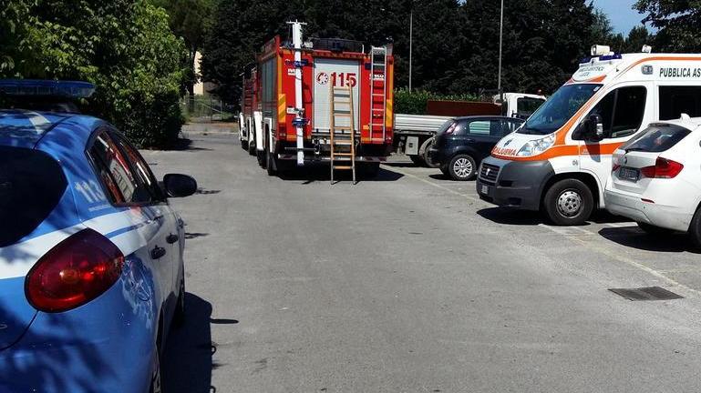 Incinta e sotto sfratto minaccia di gettarsi
