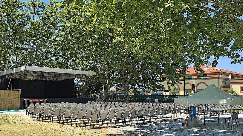 La pineta Tarabella diventa un teatro per Estate al Forte