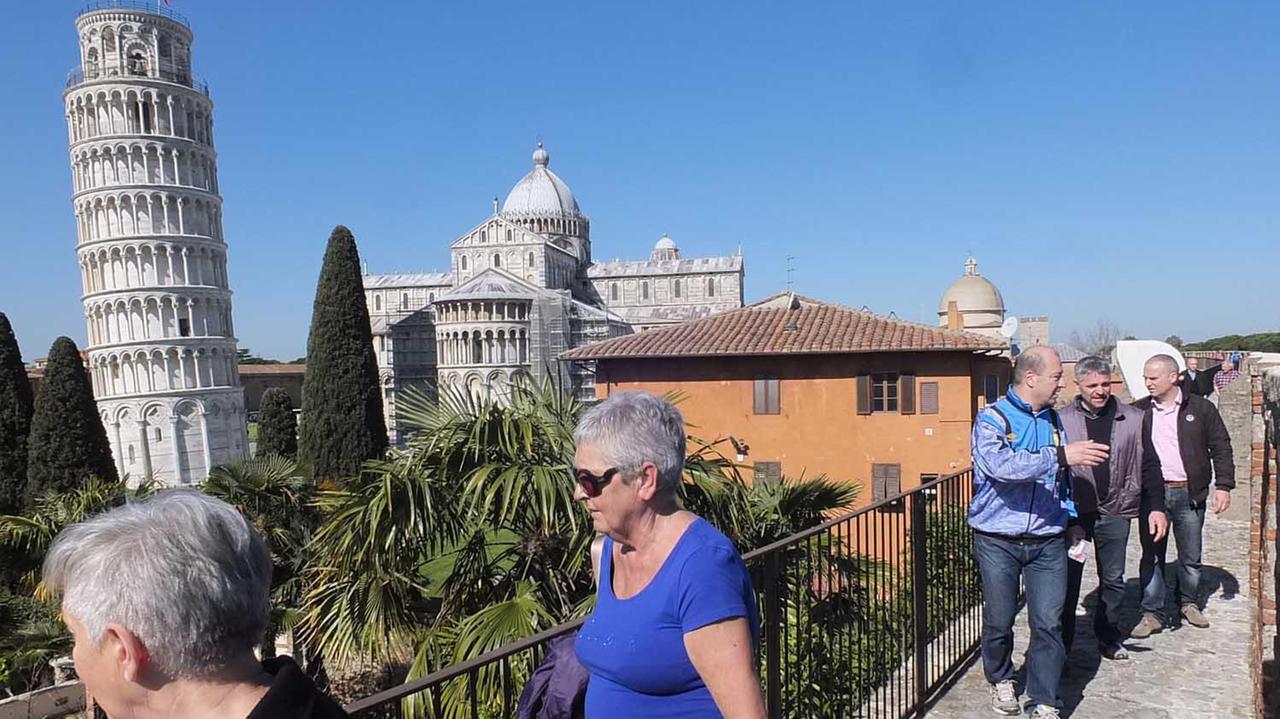 Il tratto di camminamento sulle Anrtiche mura in piazza del Duomo