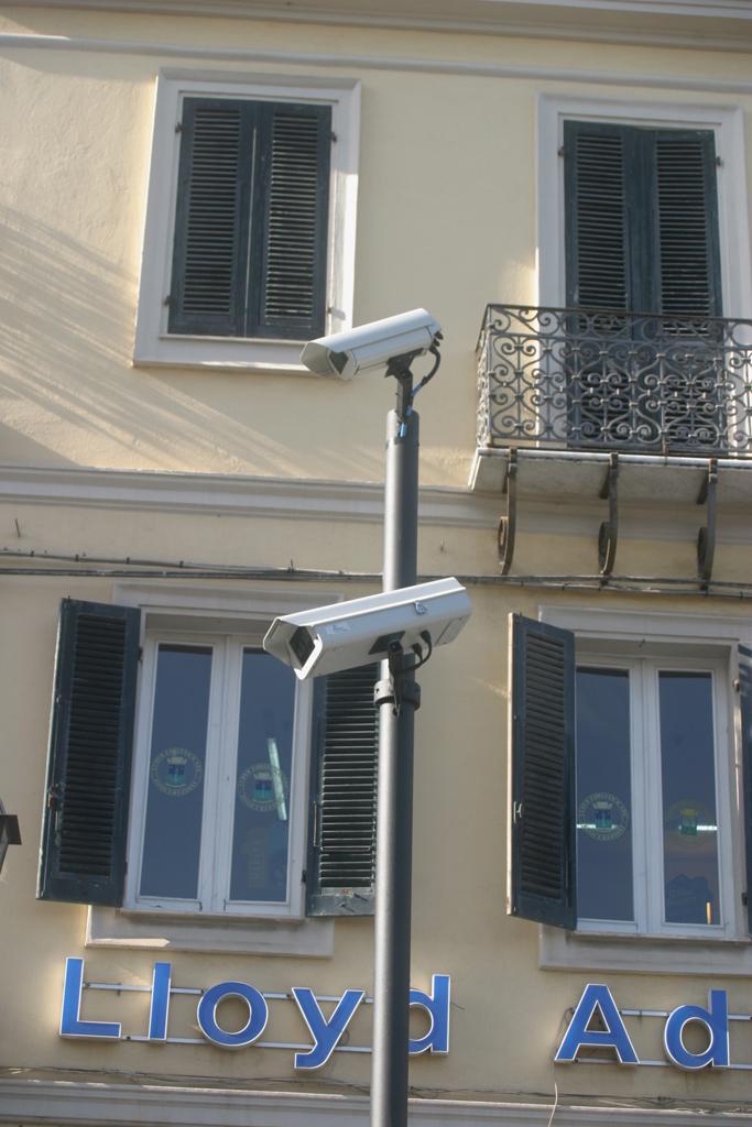 Alghero, ladri di collane inchiodati dalle telecamere 