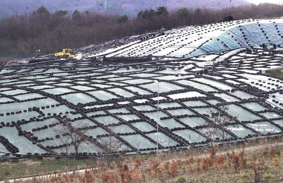 «Si sentiva l’odore terribile della plastica bruciata»