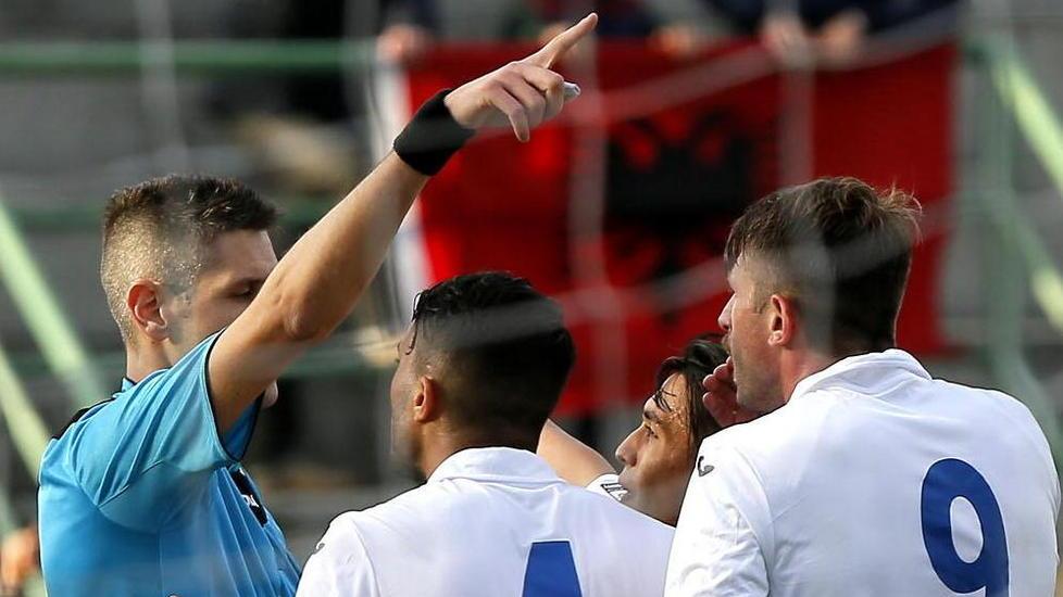 Arbitri, fra i cadetti anche Baroni e Piccinini Brutti ricordi col Pisa