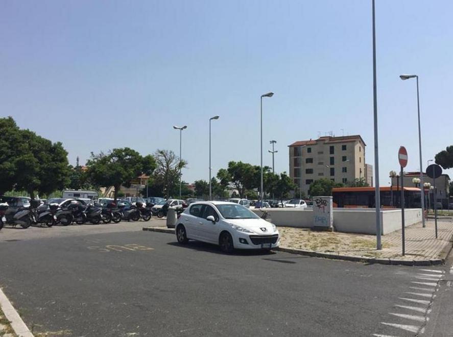 Lo spacciatore lo truffa e lui chiama la polizia