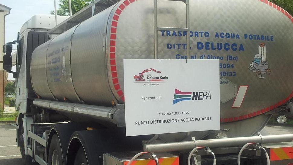 Stop all’acqua, arriva l’autobotte