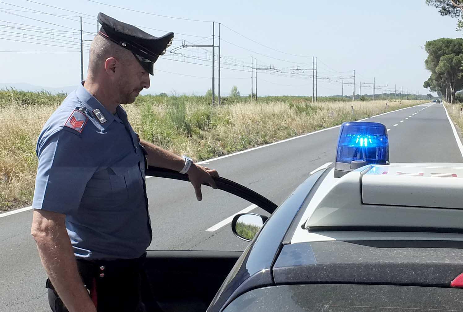 Una pattuglia dei carabinieri al lavoro