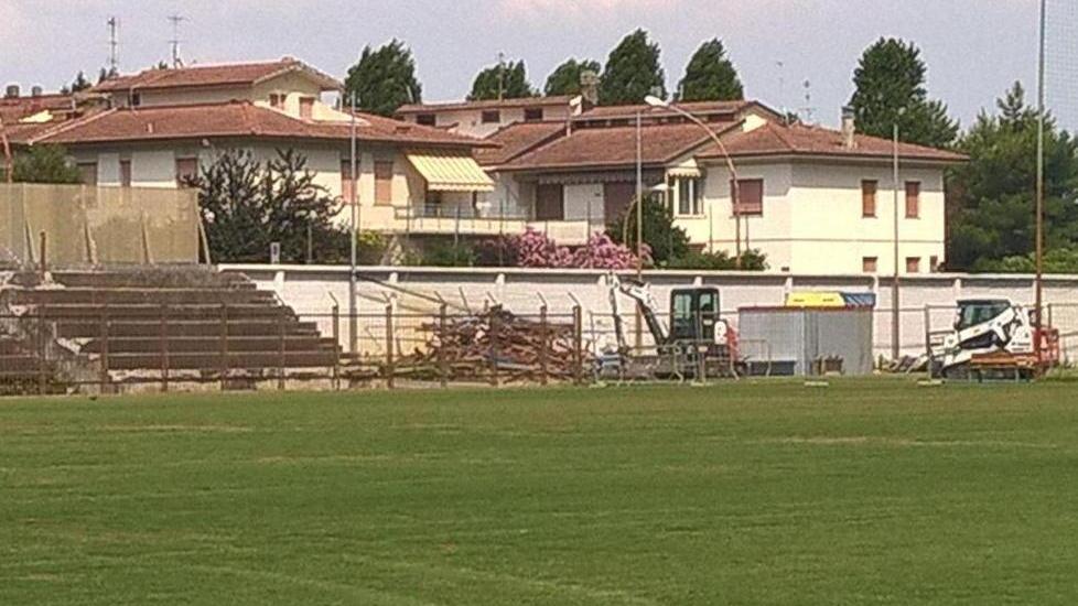 in attesa dei lavori per rifare il carlo castellani