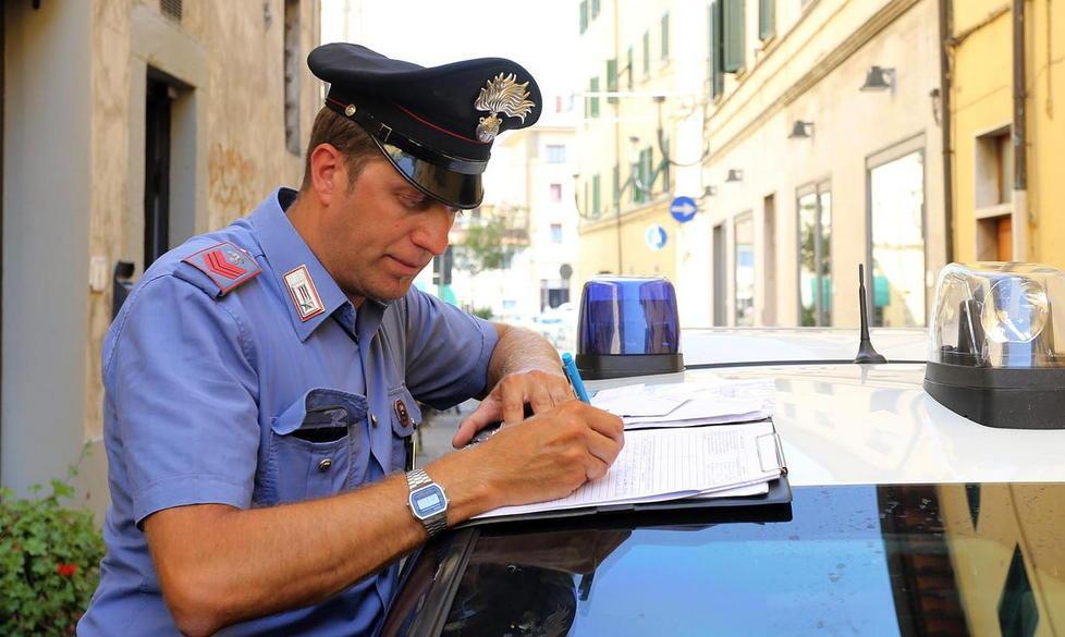 Evade dai domiciliari, ruba un iPhone e va in carcere 