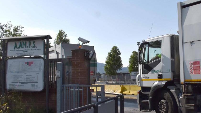 «Soldi per truccare la gara», dirigente Aamps a processo