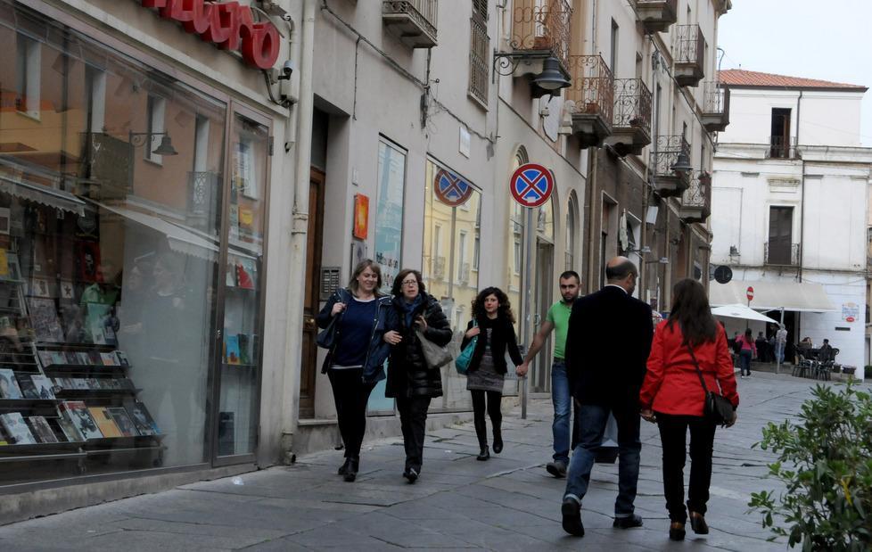 Partono i “Giovedì colorati” Negozi aperti fino alle 22 