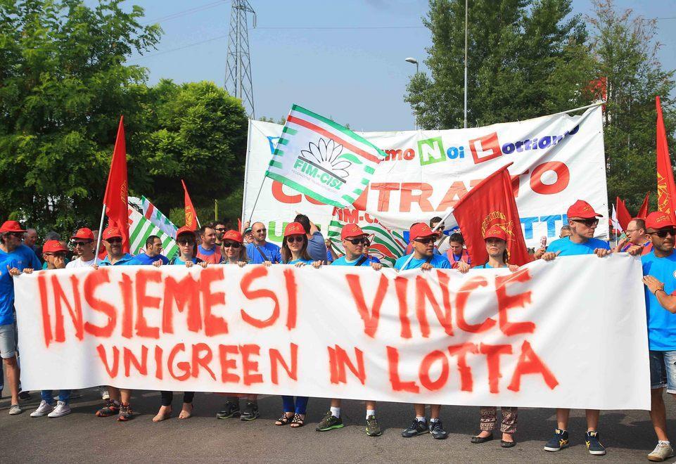 Le tute blu bloccano la tangenziale nord 