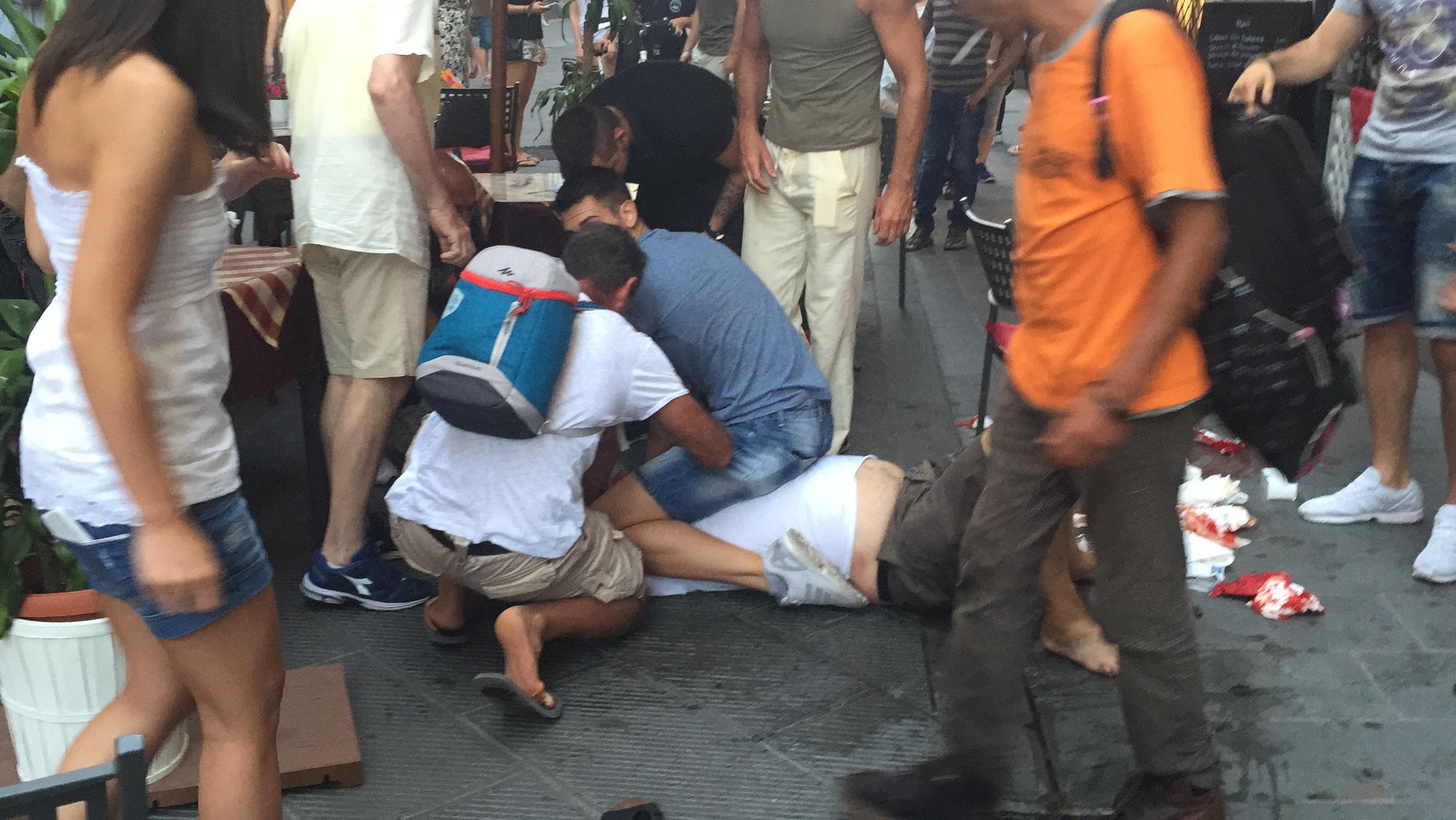Turista ubriaco scatena il parapiglia in Corso Italia a Pisa - Video 