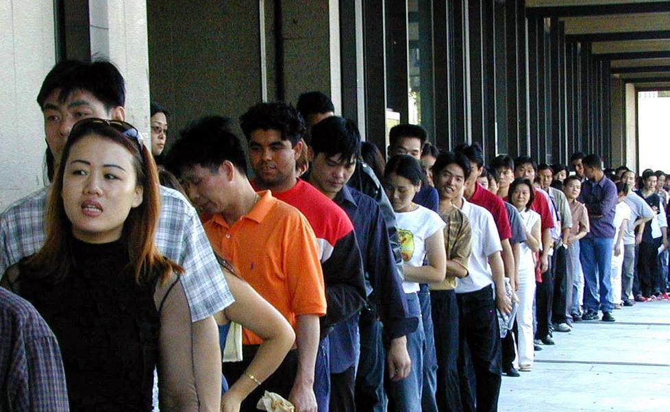 I cinesi confessano, pagavano per gli atti falsi 