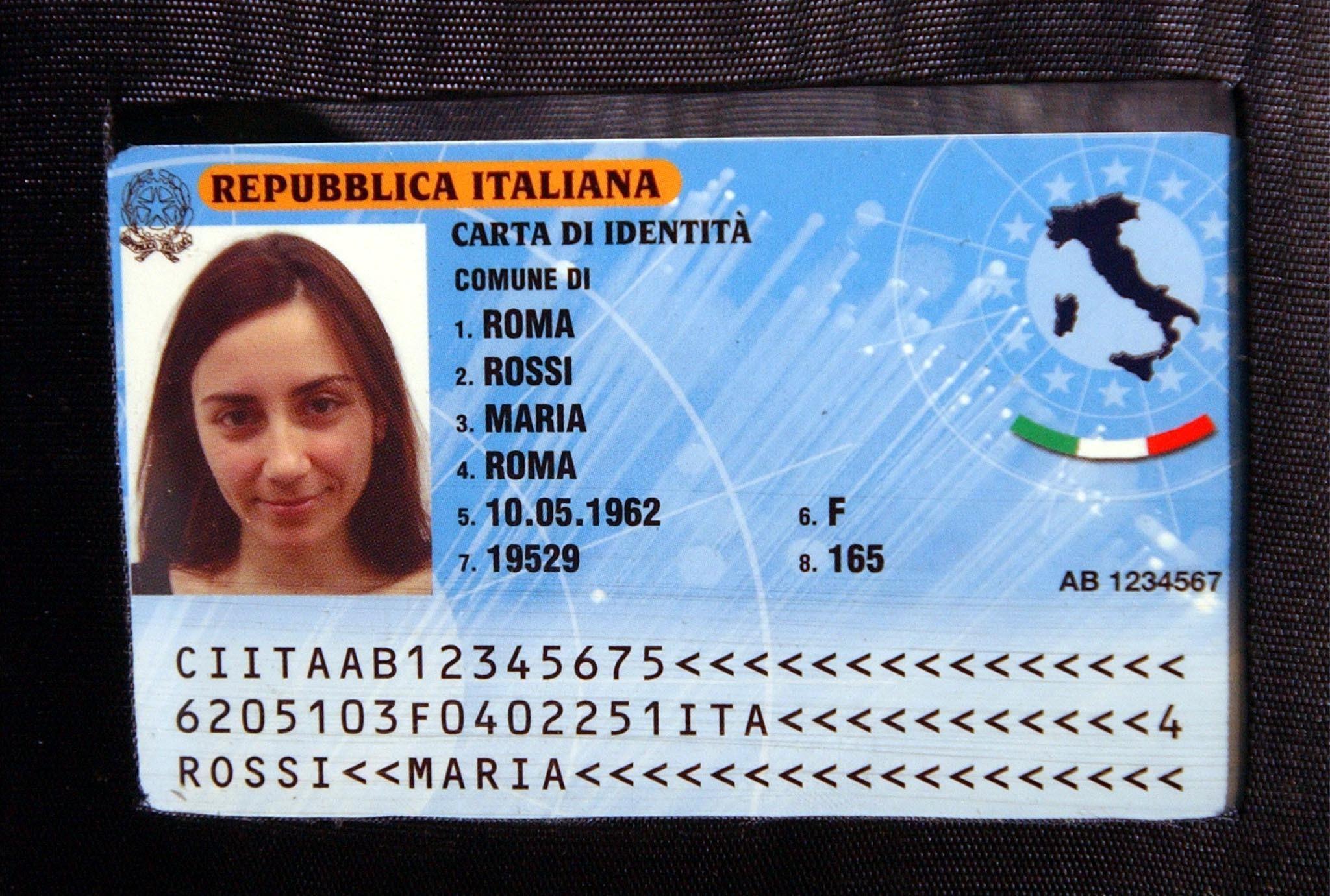 Un fac simile di carta d'identità elettronica