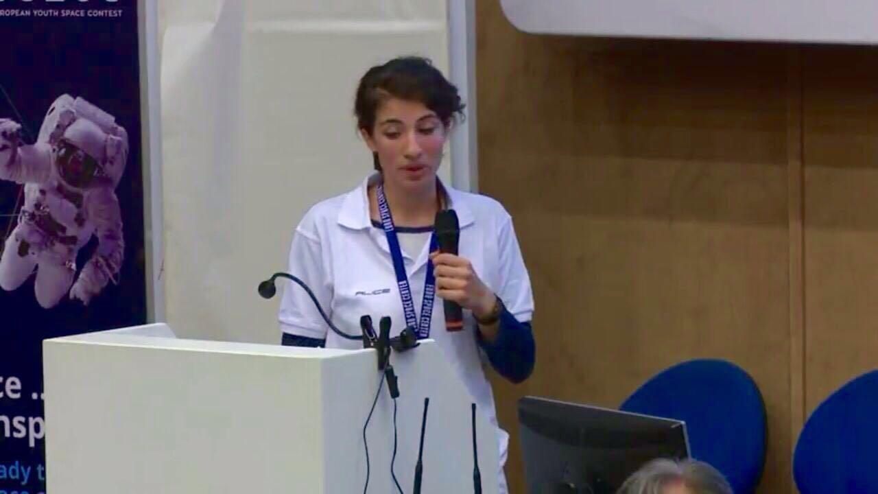 Alice Antonelli durante la presentazione del suo progetto all'Eurospace Center