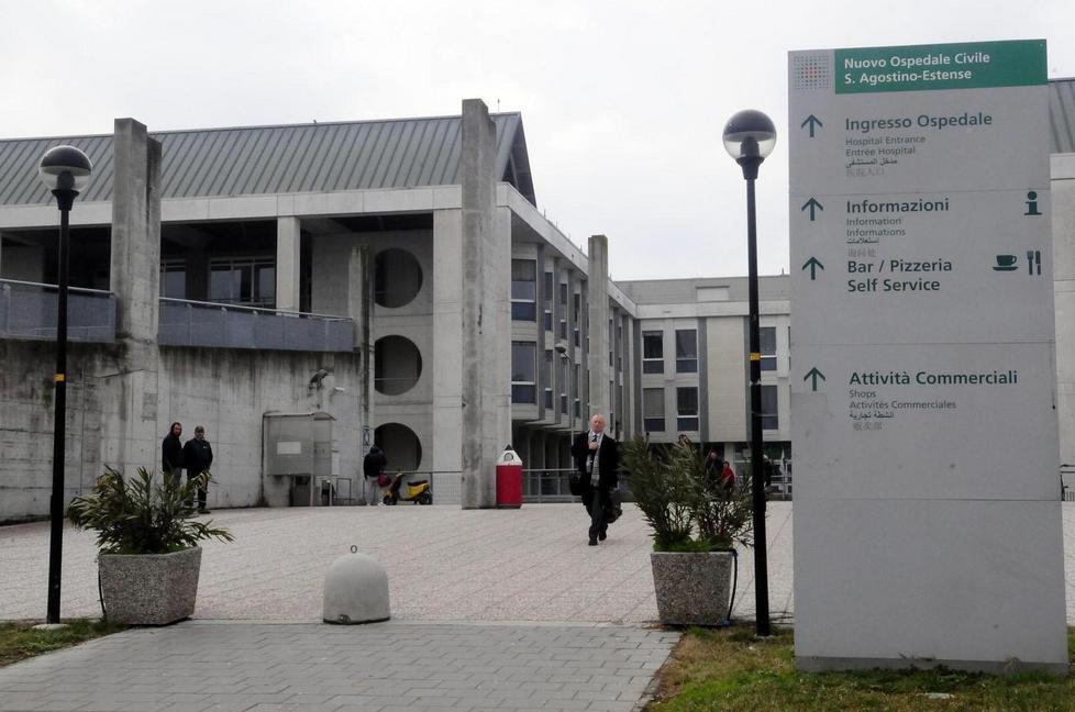 Fumava spinelli in ospedale a Modena: in trappola 