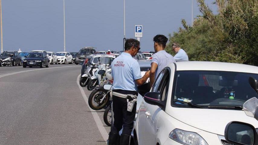 Inversione a U sul viale Italia Auto travolge uno scooterista