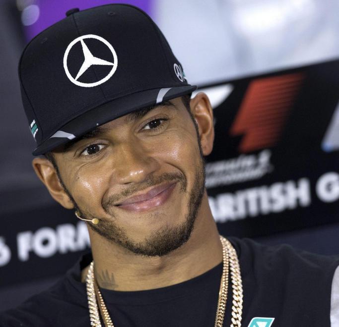 F1 a Silverstone Mercedes striglia i suoi piloti