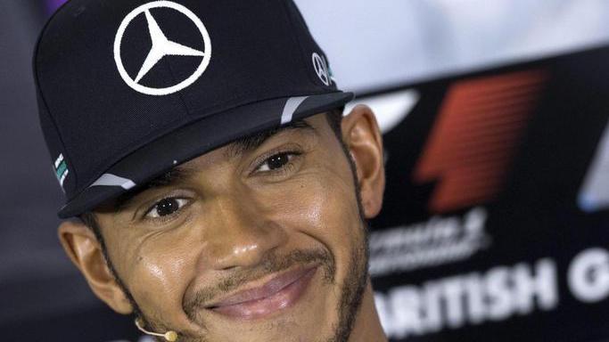 F1 a Silverstone Mercedes striglia i suoi piloti