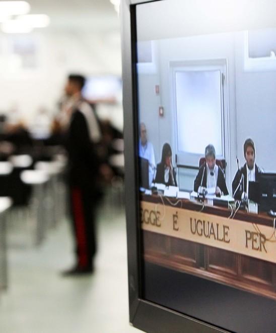 Il terrore negli occhi dell’imprenditore «Minacciato, pagai» 