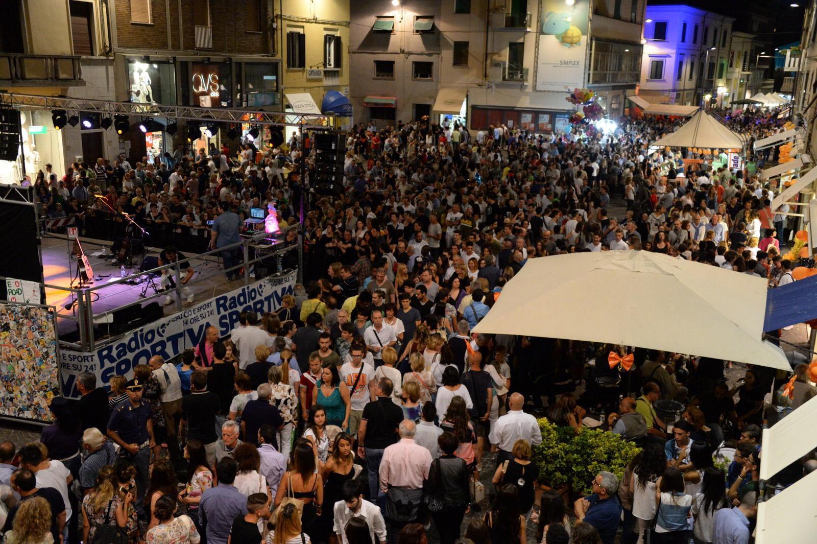 Il centro di Pontedera durante la Notte Bianca del 2015