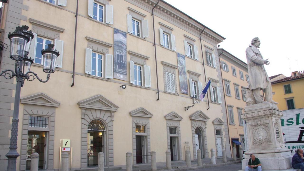 L'ex hotel Stella d'Italia in piazza del Duomo