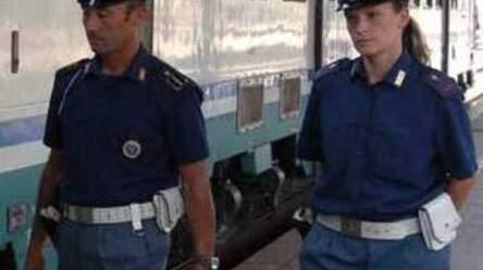 Entrano a rubare in appartamento, fermate alla stazione