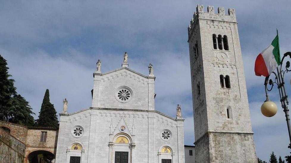 Chiede soldi per la chiesa, ma è una truffa