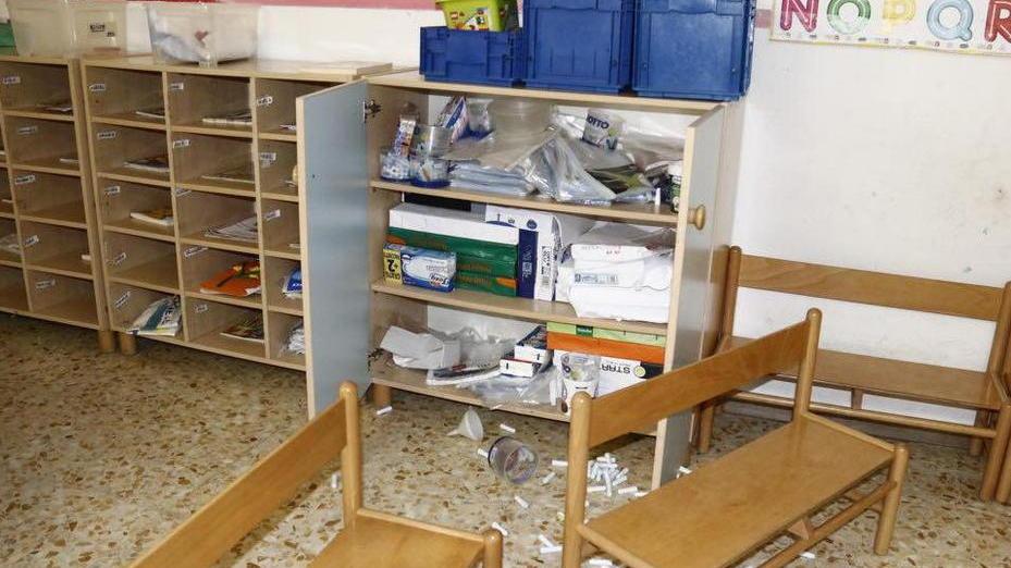 Ladri devastano la scuola di Stagno