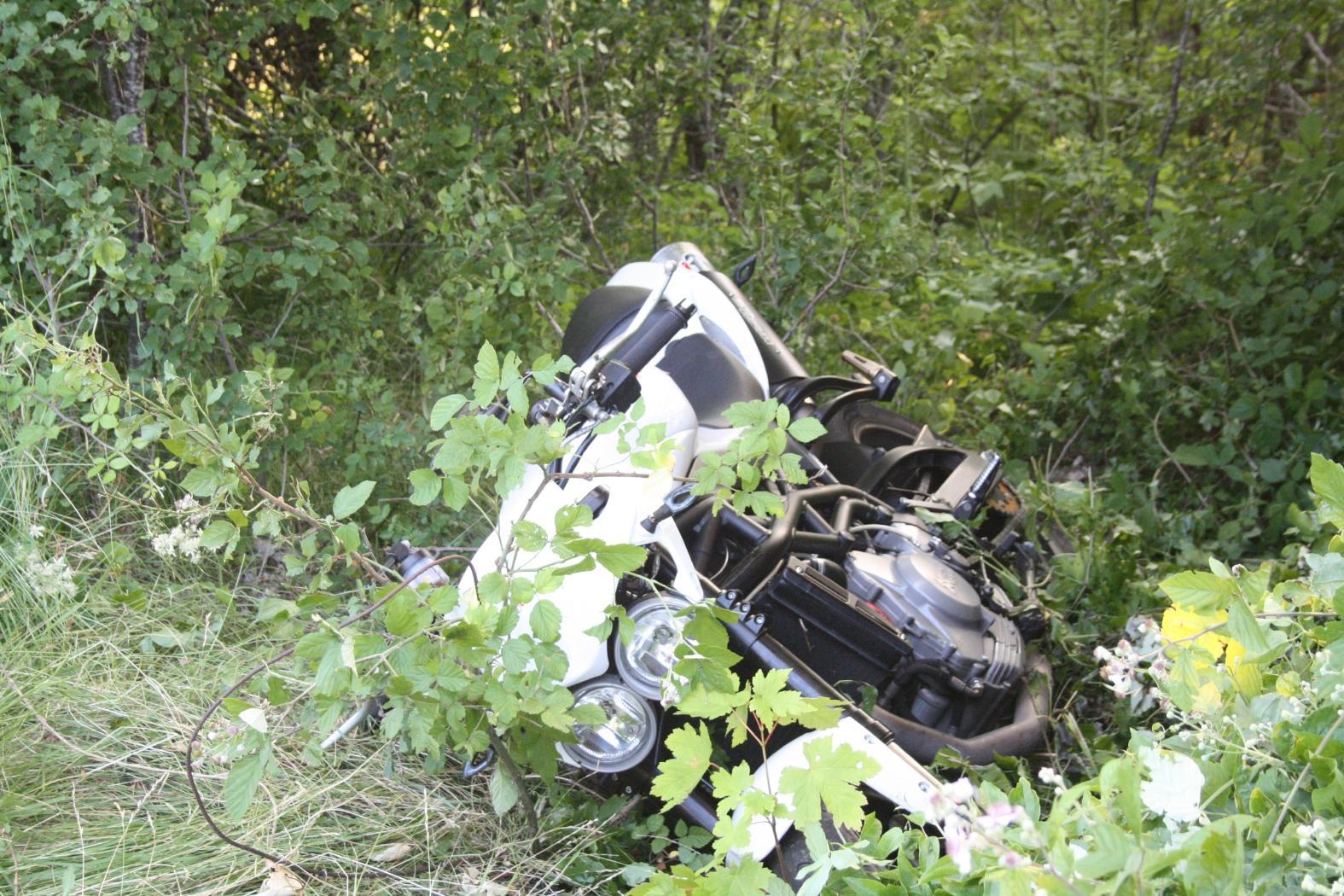 Modenese in moto sbanda e si schianta contro un muro: gravissimo 