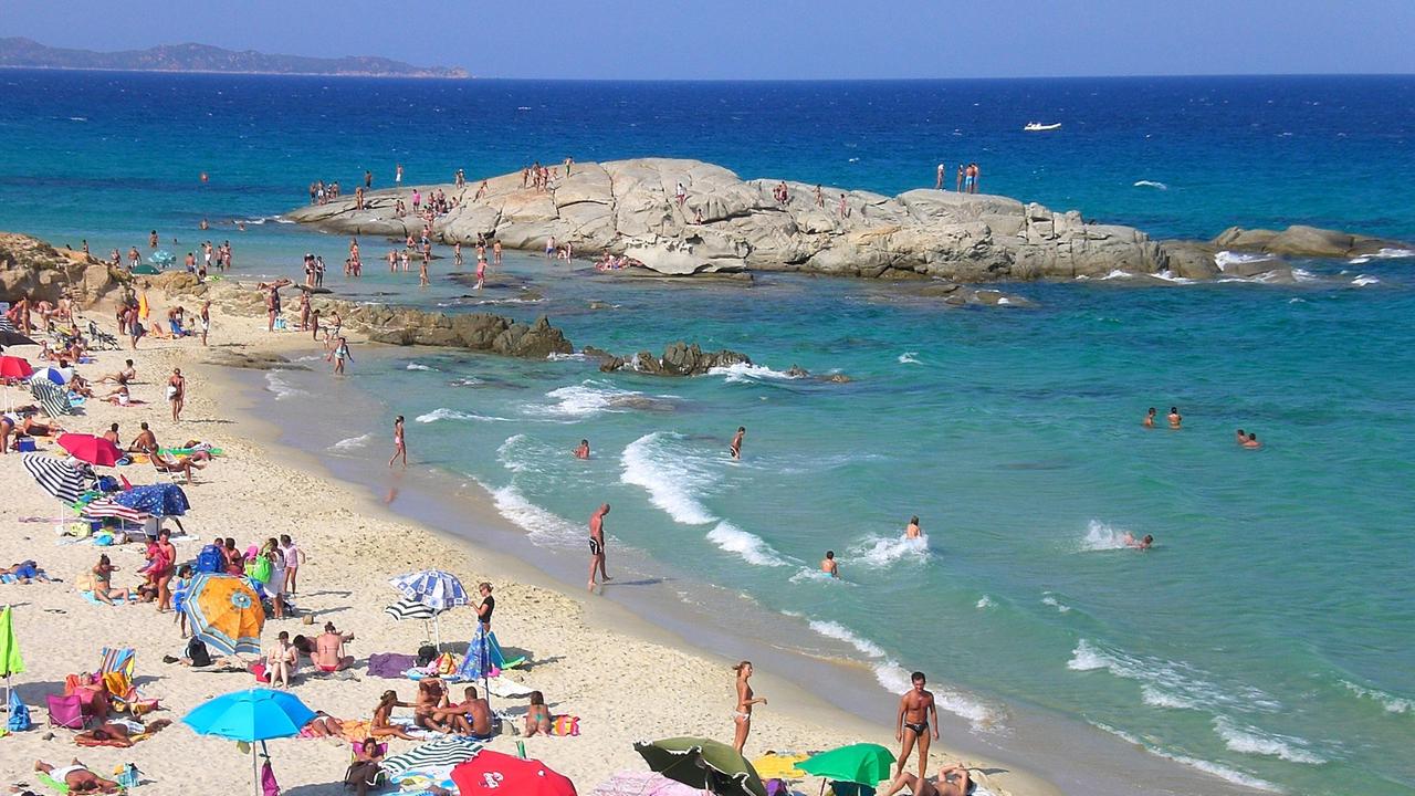Turismo in Sardegna, stagione corta e mercato nero da battere