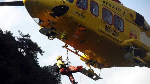 Uomo cade nel Frigido, task force per recuperarlo