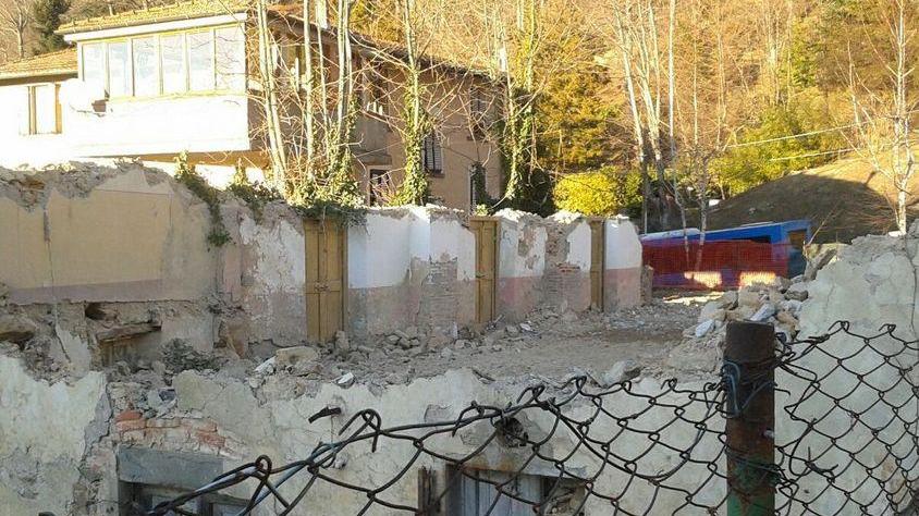 Abbattuto l’ex teatro Nasceranno 8 abitazioni