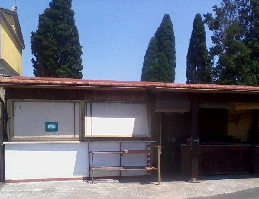 Ladri in azione nelle auto ferme davanti al cimitero 