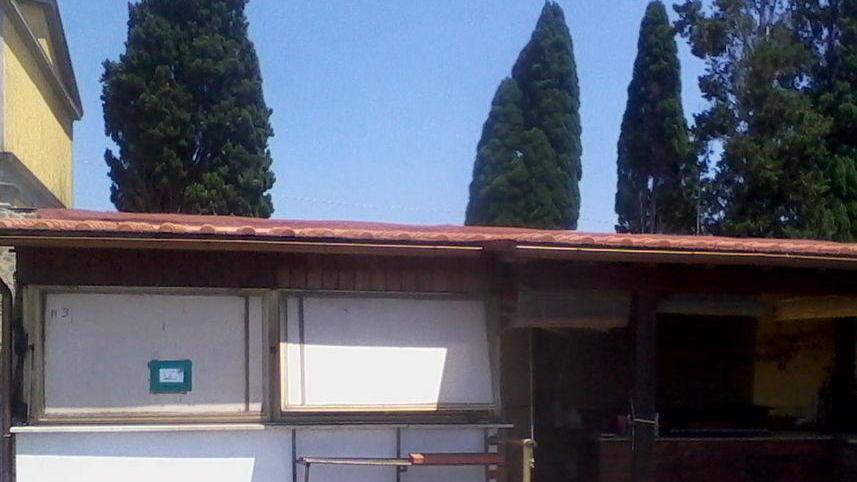 Ladri in azione nelle auto ferme davanti al cimitero