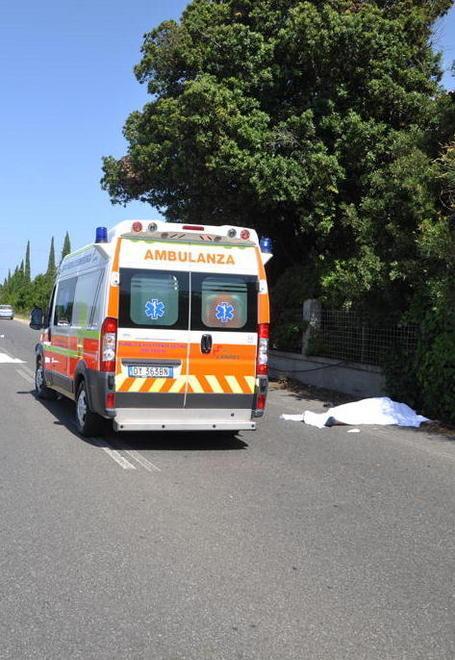 Moto contro bici un impatto fatale due morti sull’Aurelia 