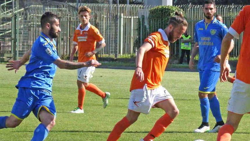 Carrarese ancora al palo manca l’accordo tra i soci