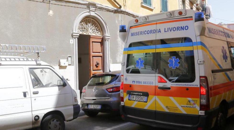 Imprenditore 53enne trovato morto seduto a tavola 