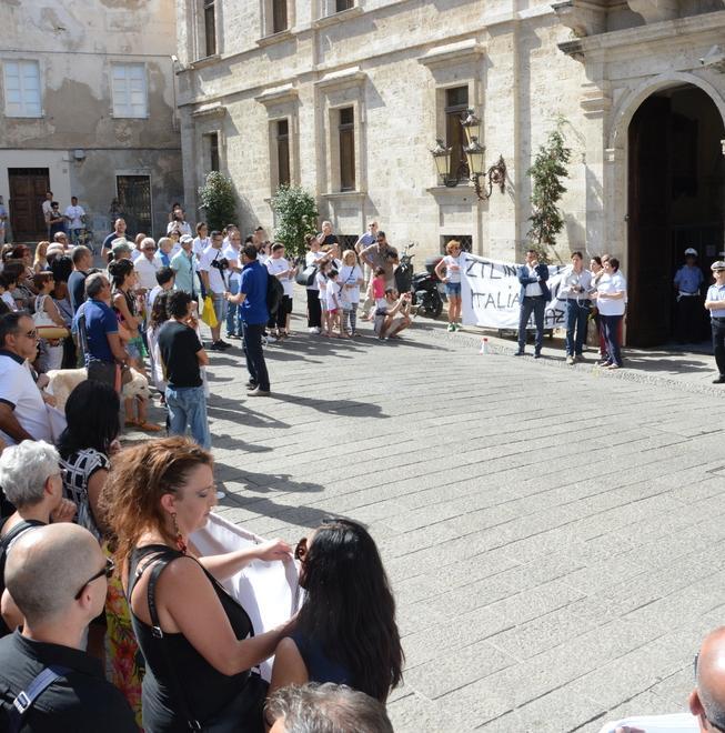 Va in scena la protesta: «Sanna distrugge la città» 