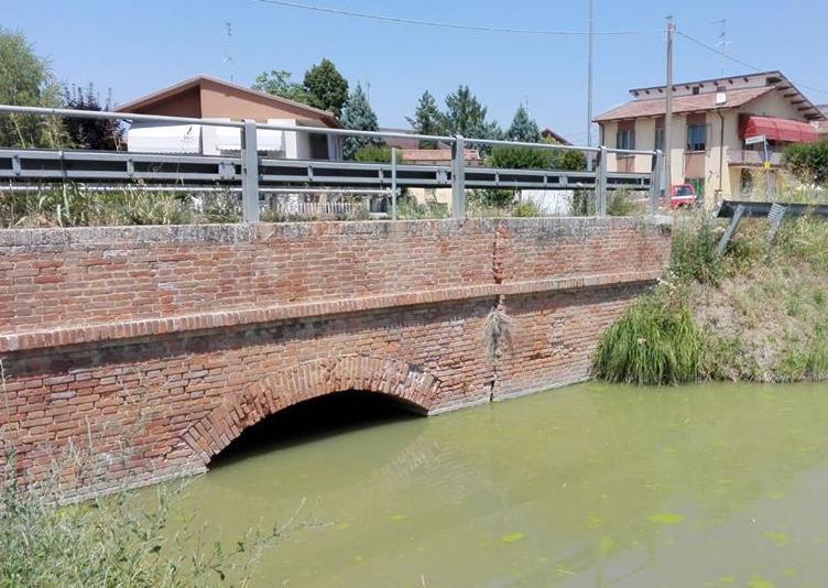 Cede la spalla del ponte: «Massima attenzione» 