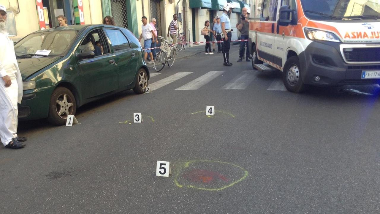 I rilievi della polizia municipale nel luogo dell'incidente