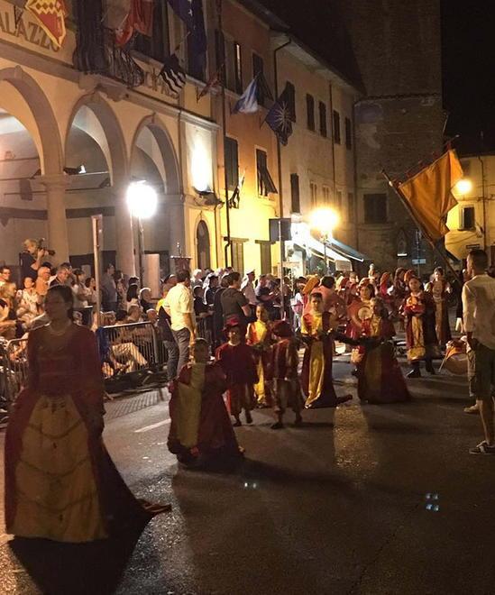 Il Villaggio si impone nel corteo storico del Palio di S. Valentino