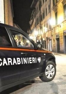 Picchia la fidanzata dopo una discussione Lucchese arrestato 