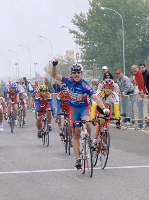Voicu, una scheggia Il rumeno di Toscana trionfa a Cascina 
