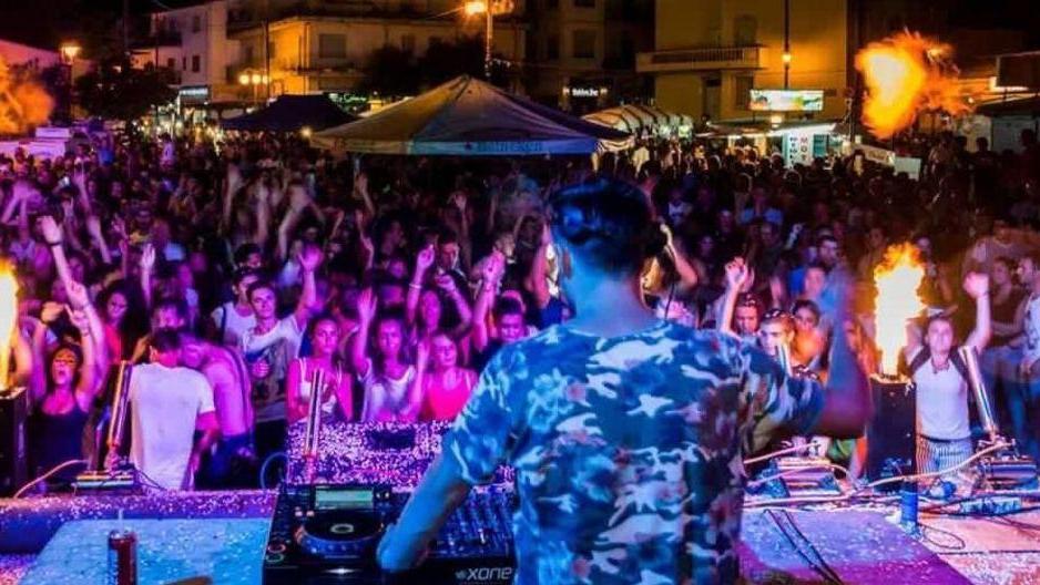 Musica alta alla Caletta, la replica del comitato