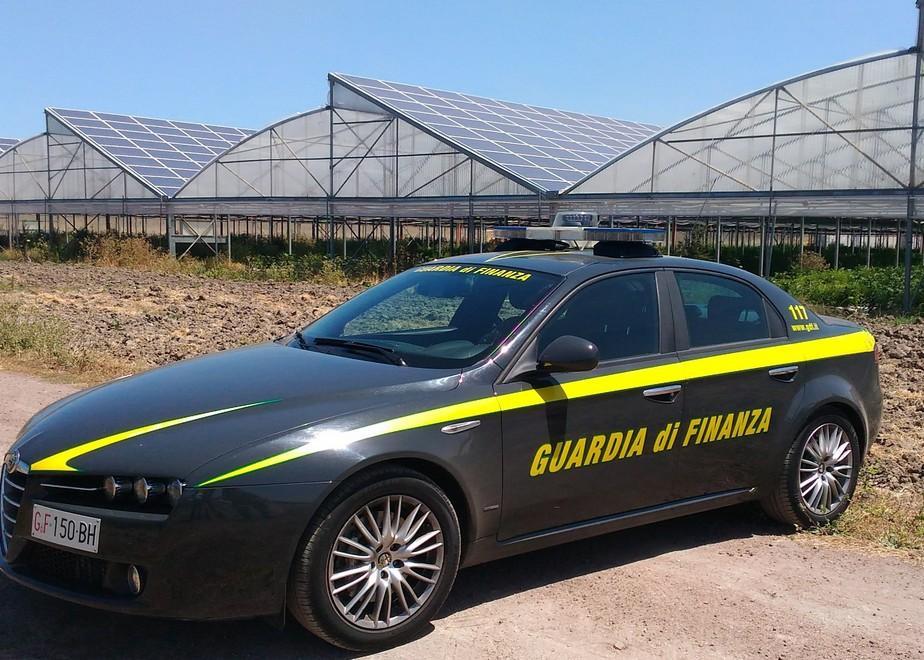 Giave, truffa da nove milioni: sigilli al maxi-impianto fotovoltaico 
