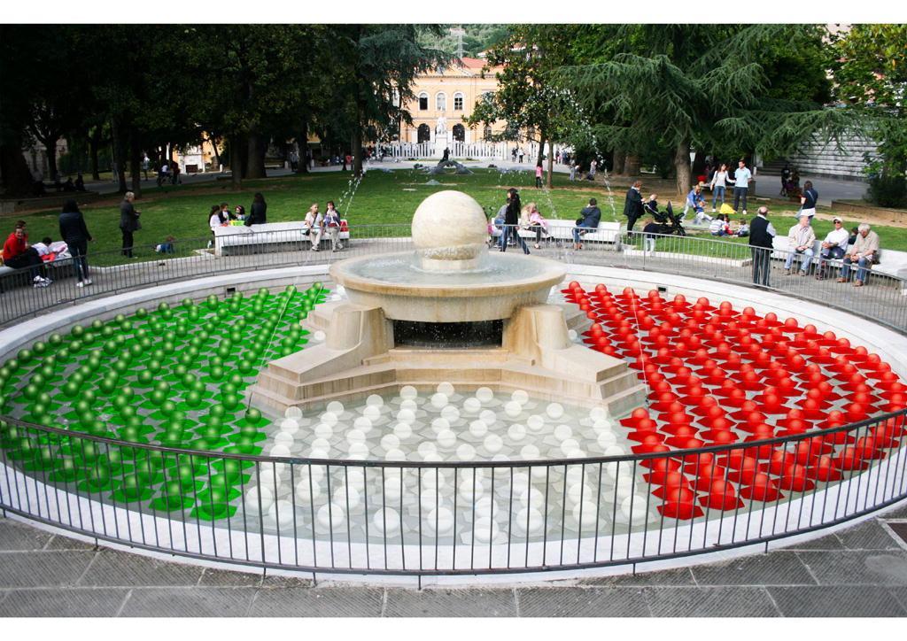 Il tributo al tricolore di Simone Tripaldi per la fontana di piazza D’Armi