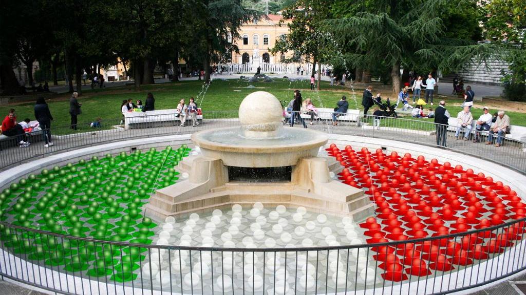 Il tributo al tricolore di Simone Tripaldi per la fontana di piazza D’Armi